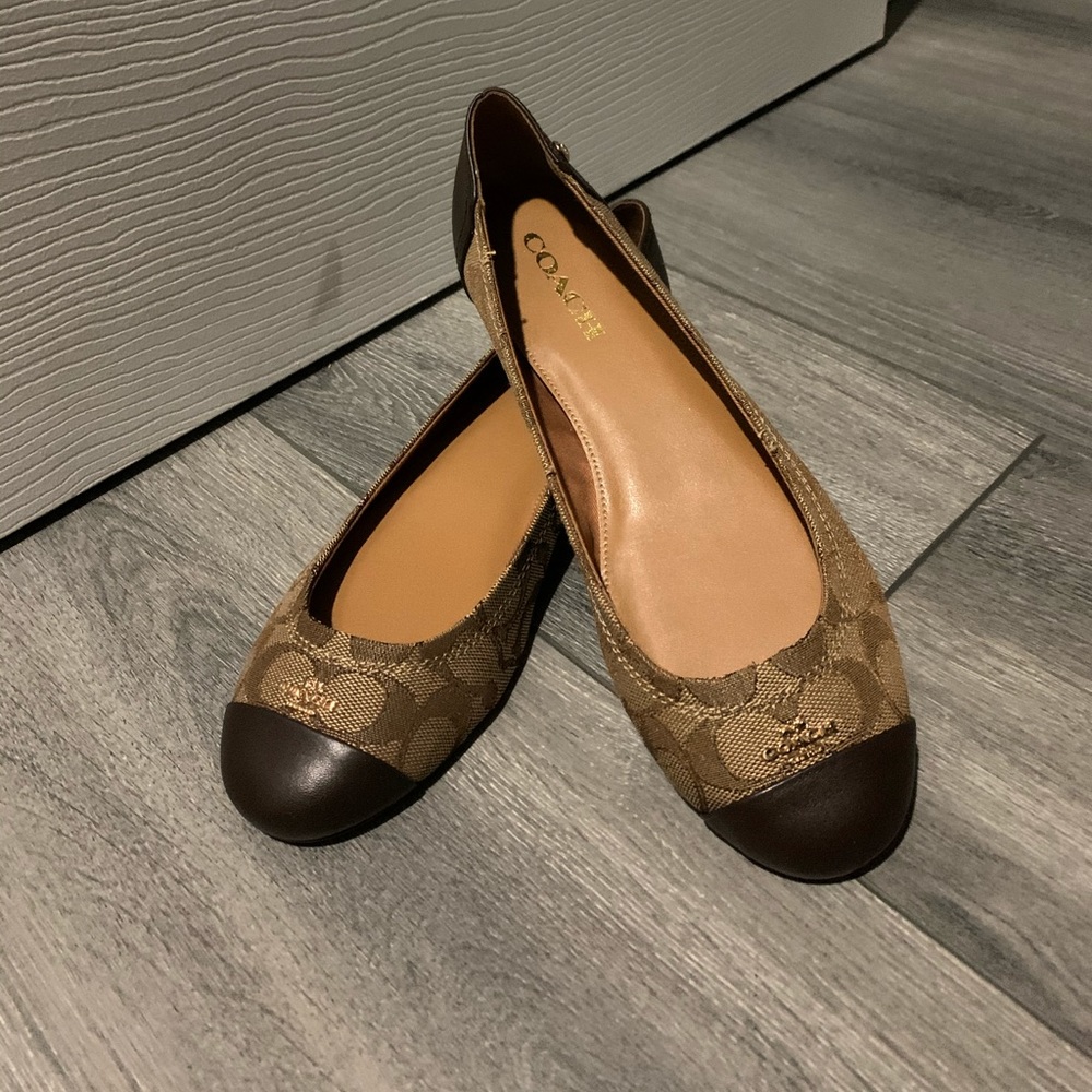 Signature Coach flats